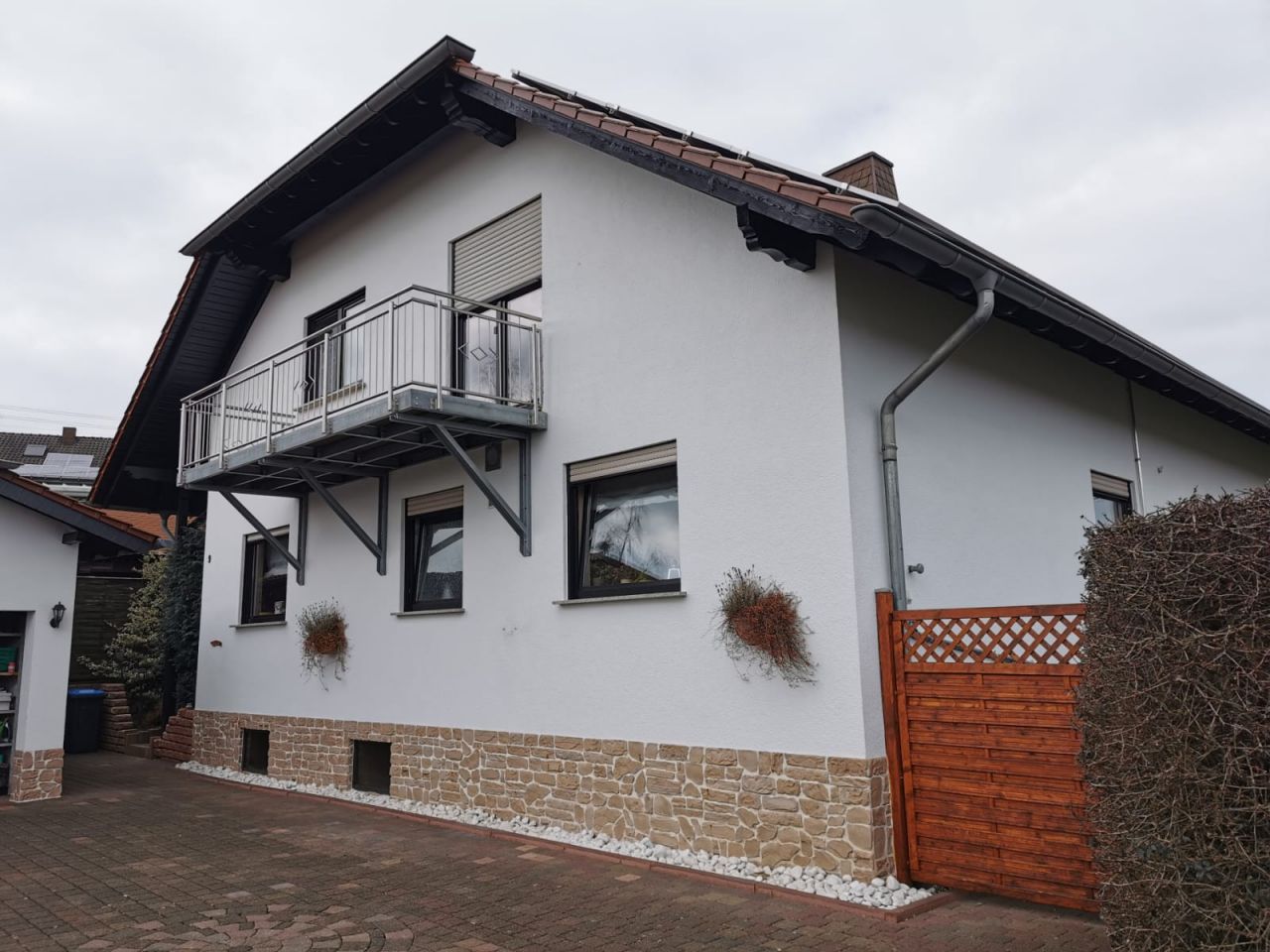 ILLINGEN : Großzügige Wohnung mit Balkon und Einbauküche in Sackgasse !