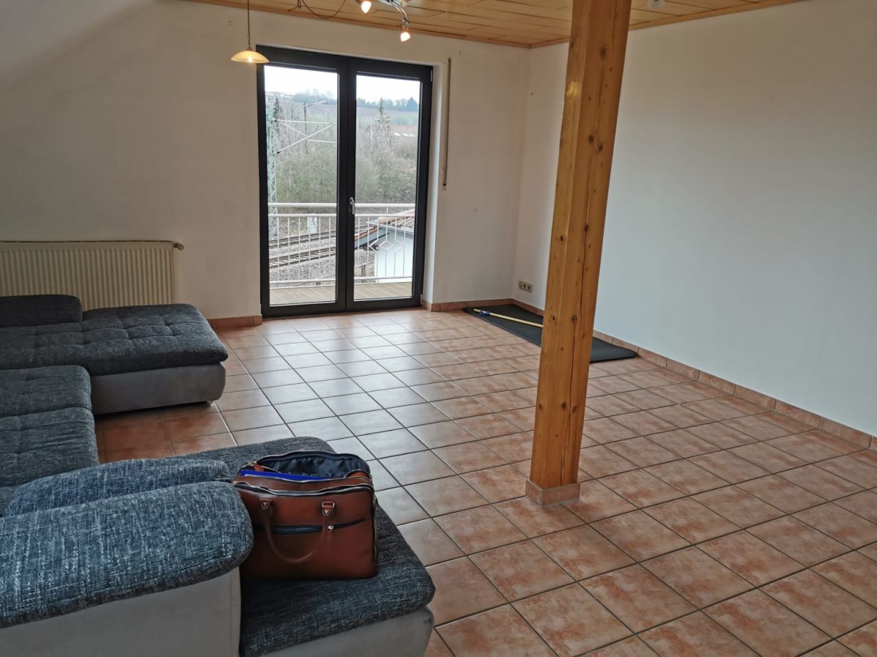 ILLINGEN : Großzügige Wohnung mit Balkon und Einbauküche in Sackgasse !