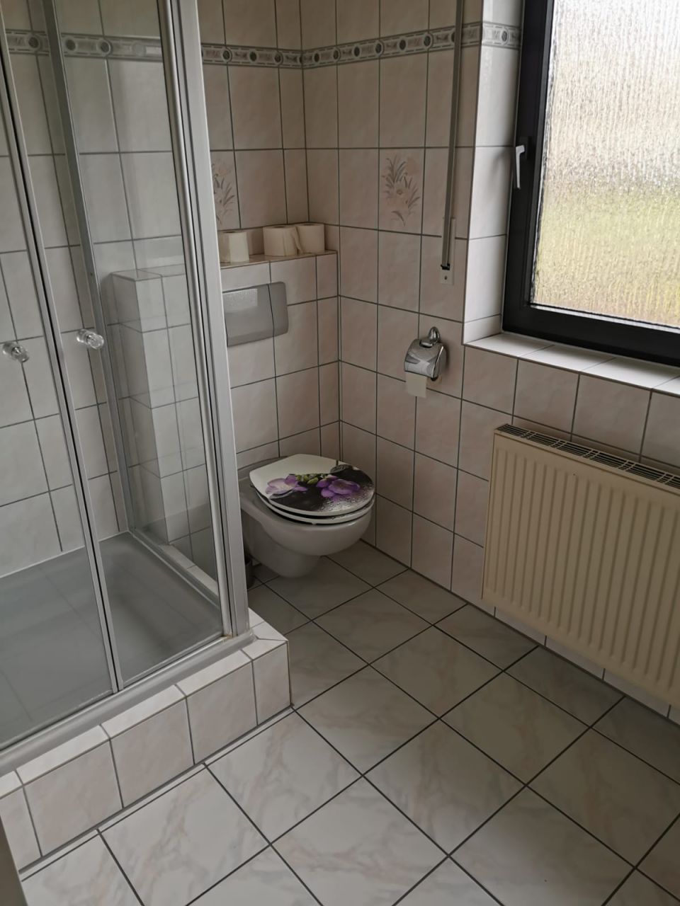 ILLINGEN : Großzügige Wohnung mit Balkon und Einbauküche in Sackgasse !
