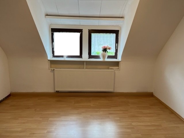 EPPELBORN : GEPFLEGTES Wohnhaus mit familienfreundlichem GRUNDRISS !