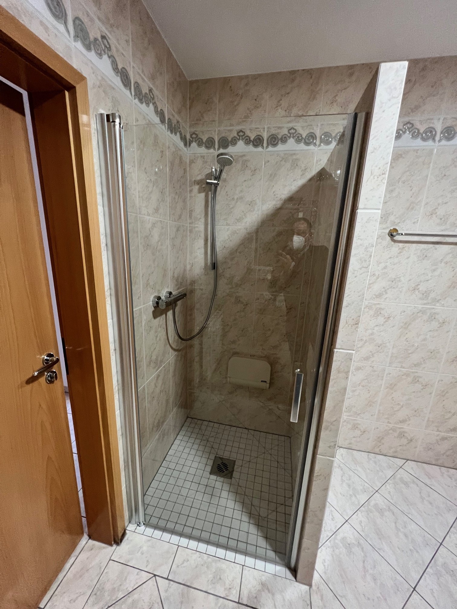 PERL : ALTERSGERECHTE Wohnung in der = SENIORENGALERIE MOSELPARK = mit Terrasse !