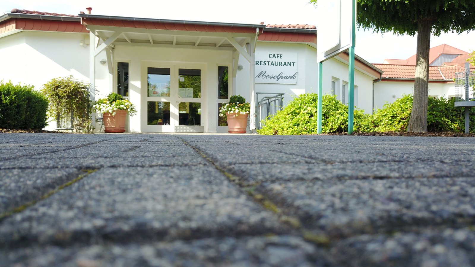 PERL : ALTERSGERECHTE Wohnung in der = SENIORENGALERIE MOSELPARK = mit Terrasse !