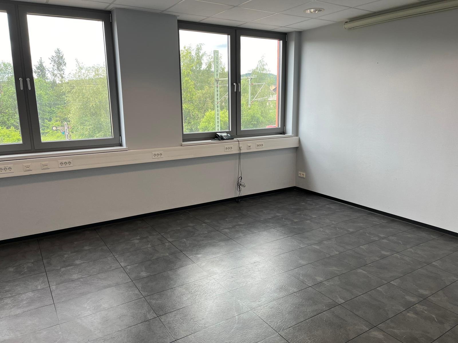 LEBACH : Moderne BÜRO oder PRAXISFLÄCHE direkt am = BITCHER PLATZ = !