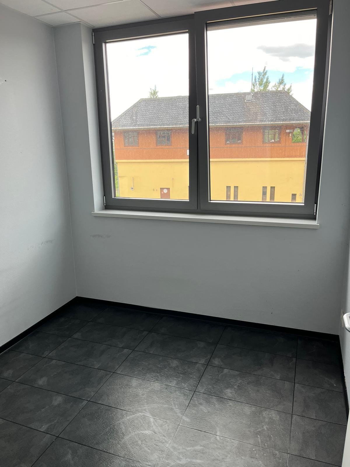 LEBACH : Moderne BÜRO oder PRAXISFLÄCHE direkt am = BITCHER PLATZ = !