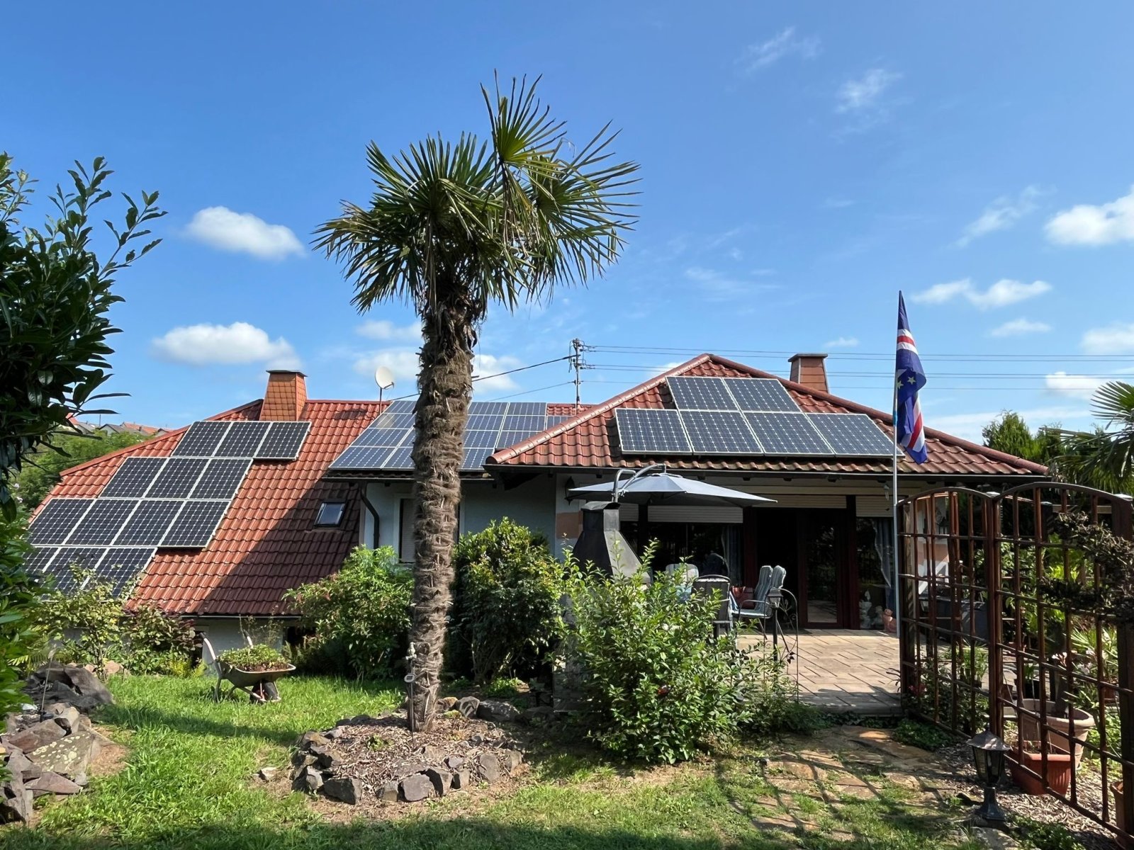 THOLEY-OT : Ideal für TIERFREUNDE mit 6711 m² GRUNDSTÜCK, SCHWIMMTEICH und großer PHOTOVOLTAIK - ANLAGE !