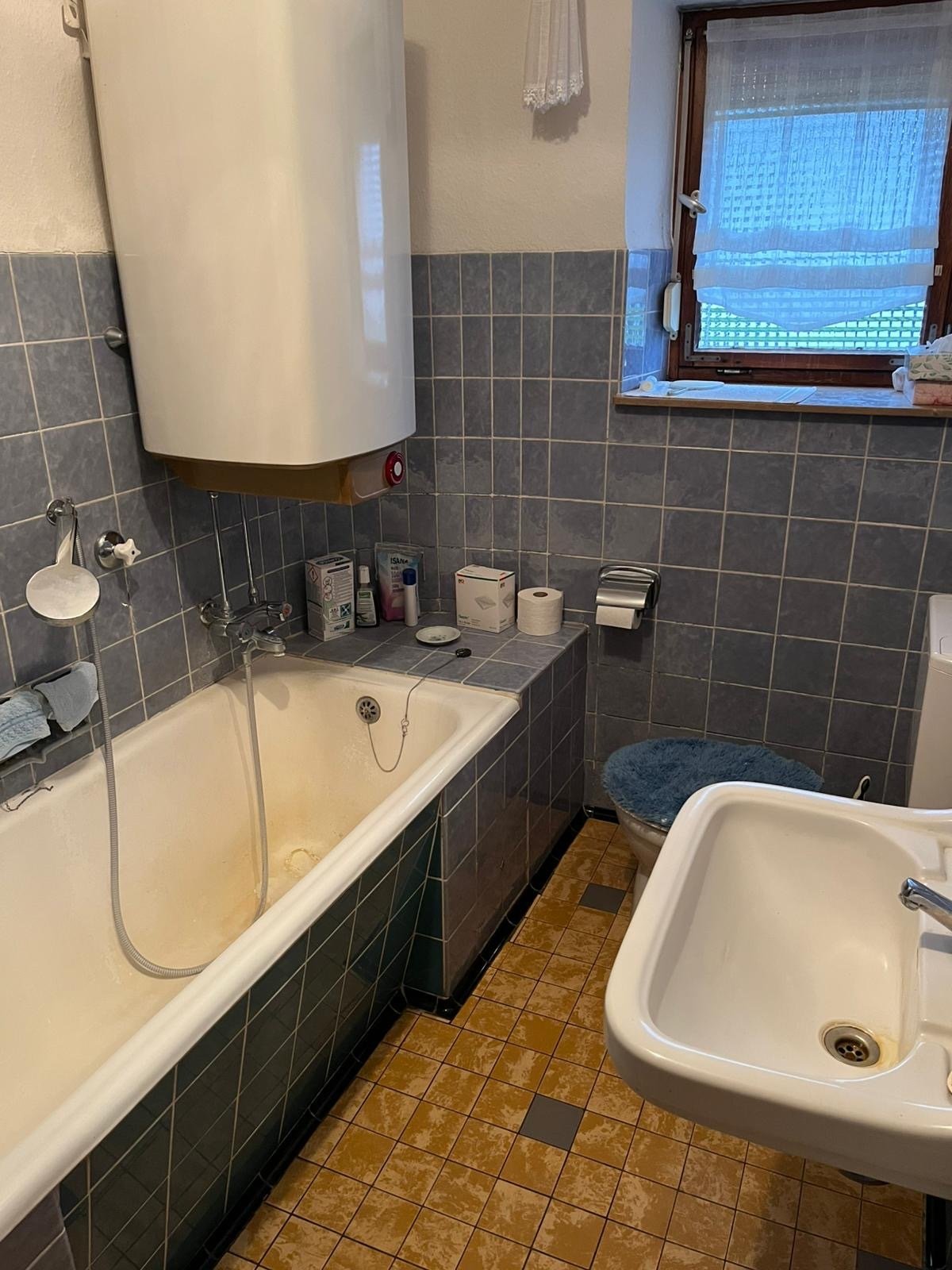 EIDENBORN : Ehem. BAUERNHAUS für = HANDWERKER = mit schönem Grundstück !
