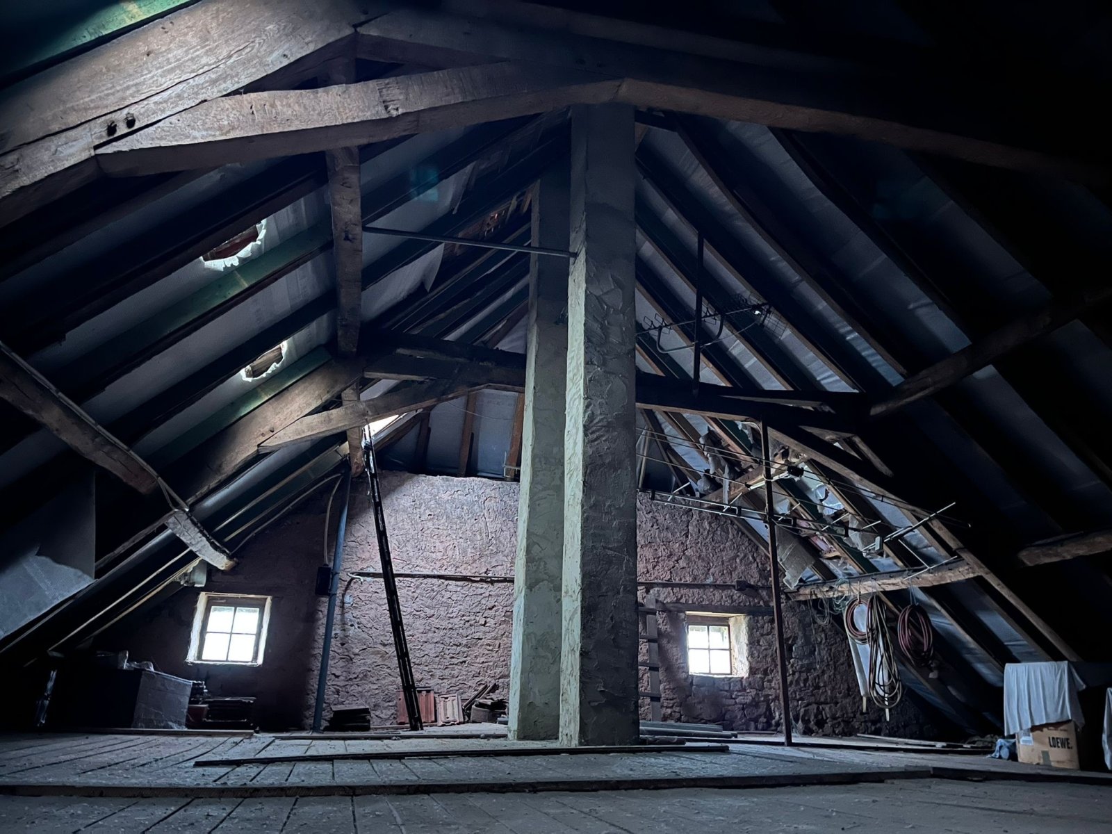 EIDENBORN : Ehem. BAUERNHAUS für = HANDWERKER = mit schönem Grundstück !