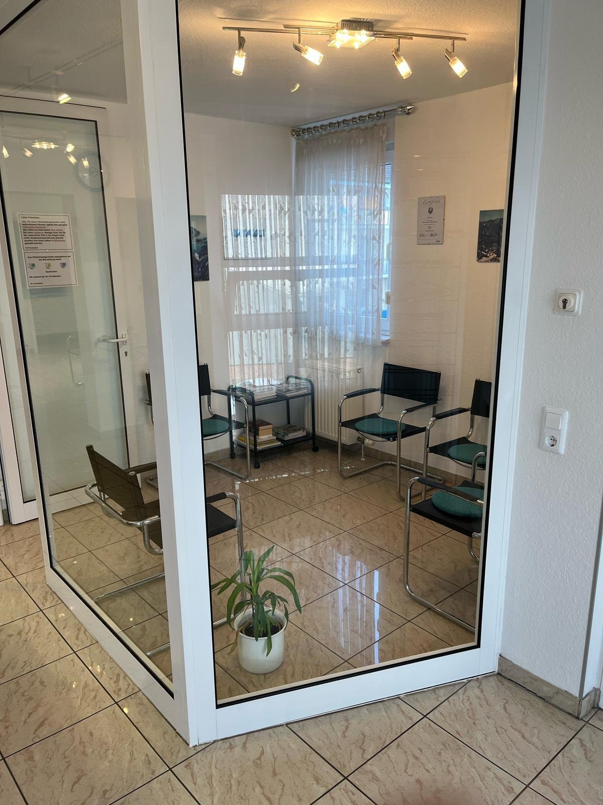 DILLINGEN  : Ideale Gewerbefläche für BÜRO oder PRAXIS mit Fahrstuhl !