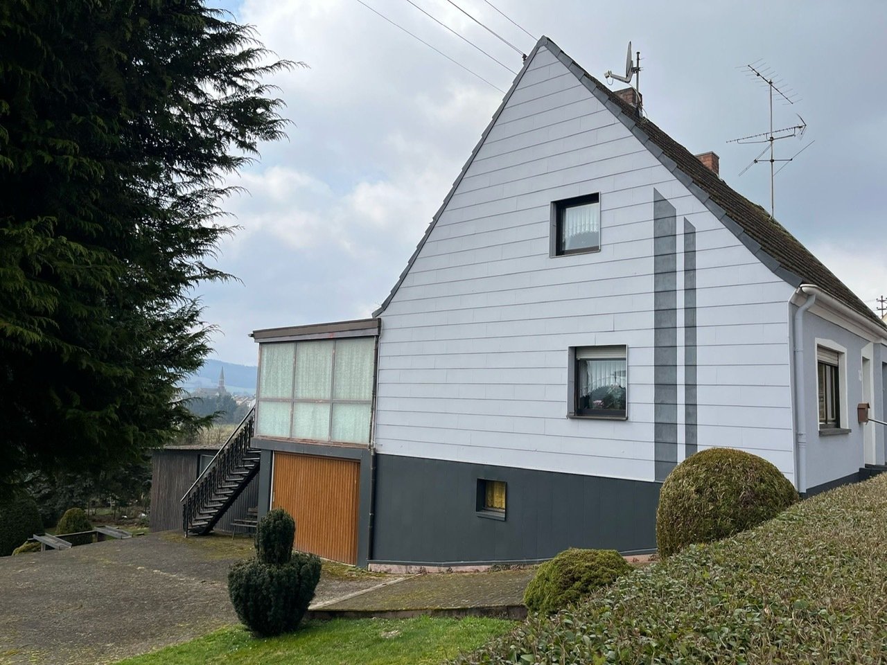 LEBACH : KLEINES Haus mit ANBAU - POTENTIAL und 1506 m² TRAUMGRUNDSTÜCK !