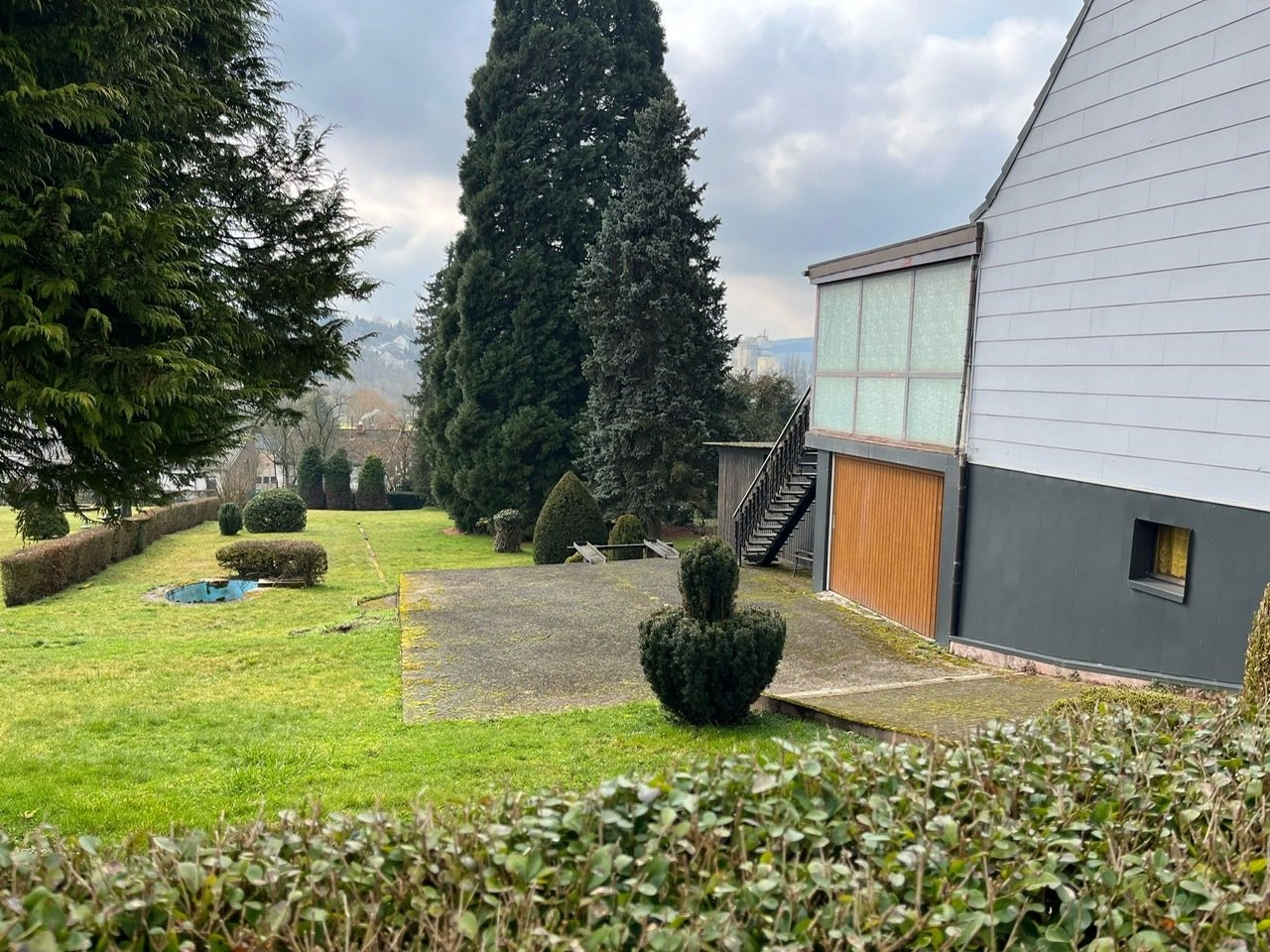 LEBACH : KLEINES Haus mit ANBAU - POTENTIAL und 1506 m² TRAUMGRUNDSTÜCK !