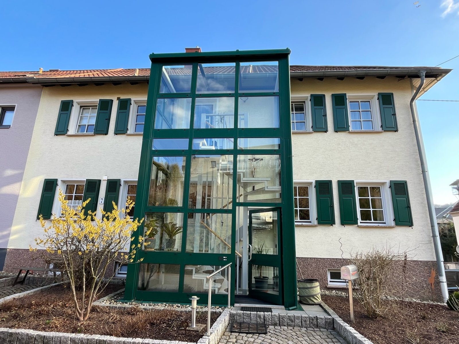 HASBORN :  3 ZKB/G-WC mit BALKON und GARAGE in RUHIGER LAGE !