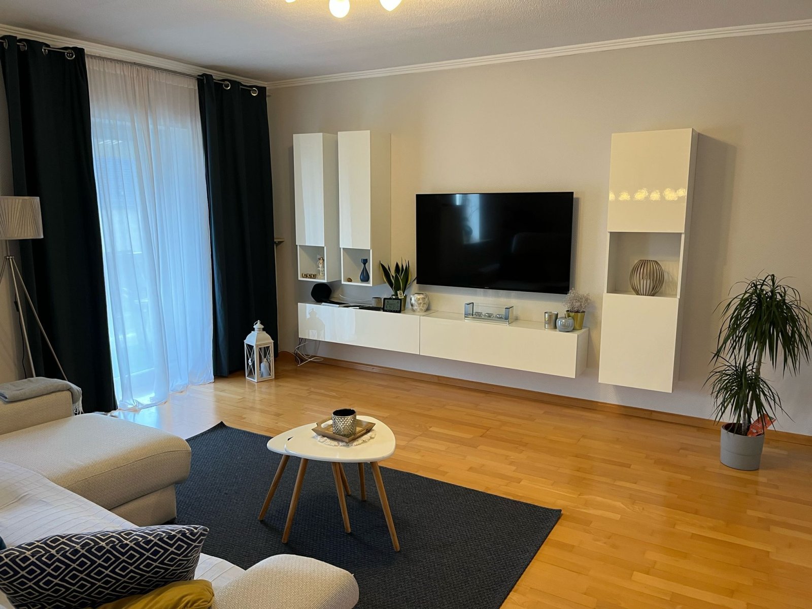 HASBORN :  3 ZKB/G-WC mit BALKON und GARAGE in RUHIGER LAGE !