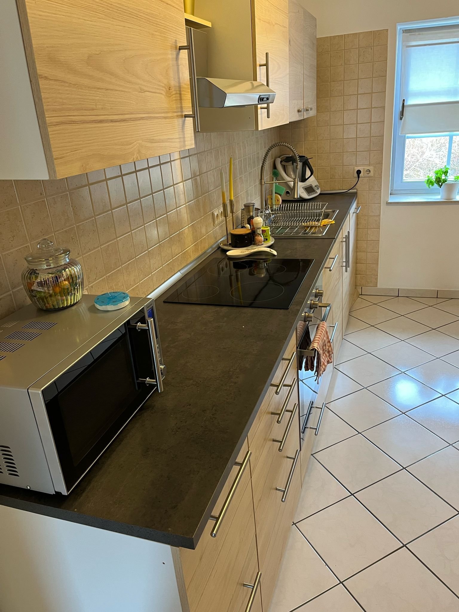 HASBORN :  3 ZKB/G-WC mit BALKON und GARAGE in RUHIGER LAGE !