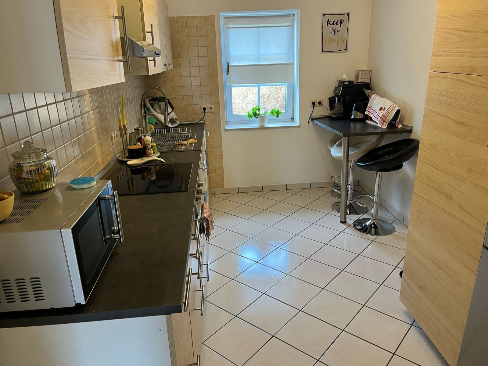 HASBORN :  3 ZKB/G-WC mit BALKON und GARAGE in RUHIGER LAGE !