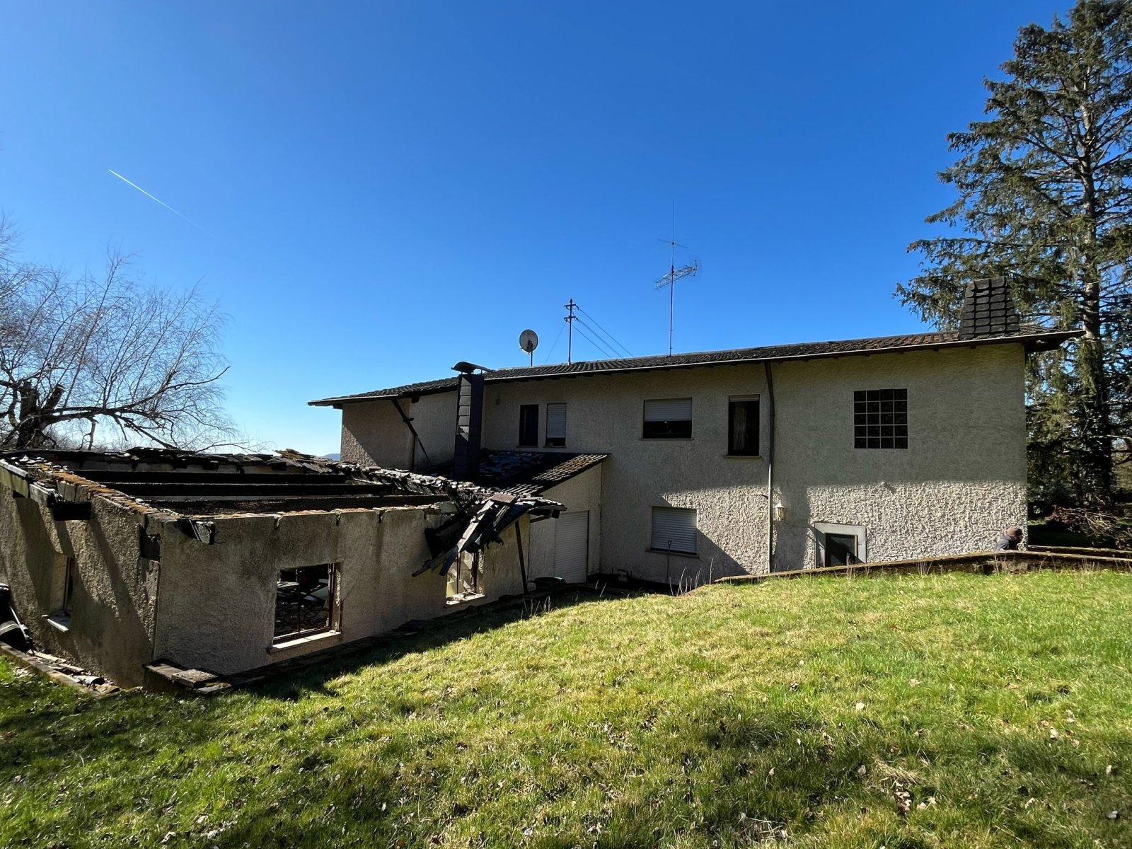 GRESAUBACH : 1 - 2 Familienhaus am WALDRAND im AUSSENBEREICH mit FERNBLICK !