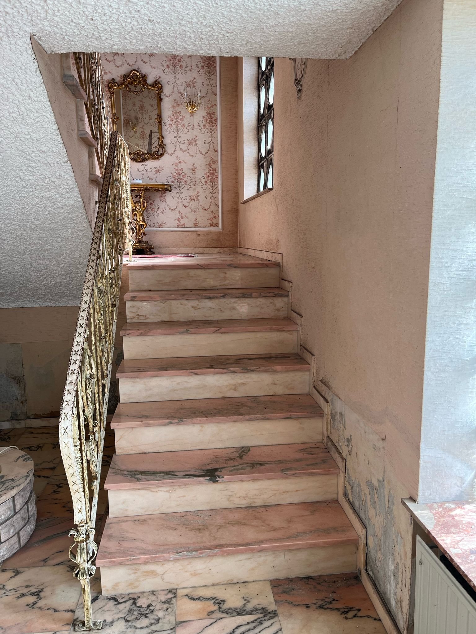 GRESAUBACH : 1 - 2 Familienhaus am WALDRAND im AUSSENBEREICH mit FERNBLICK !