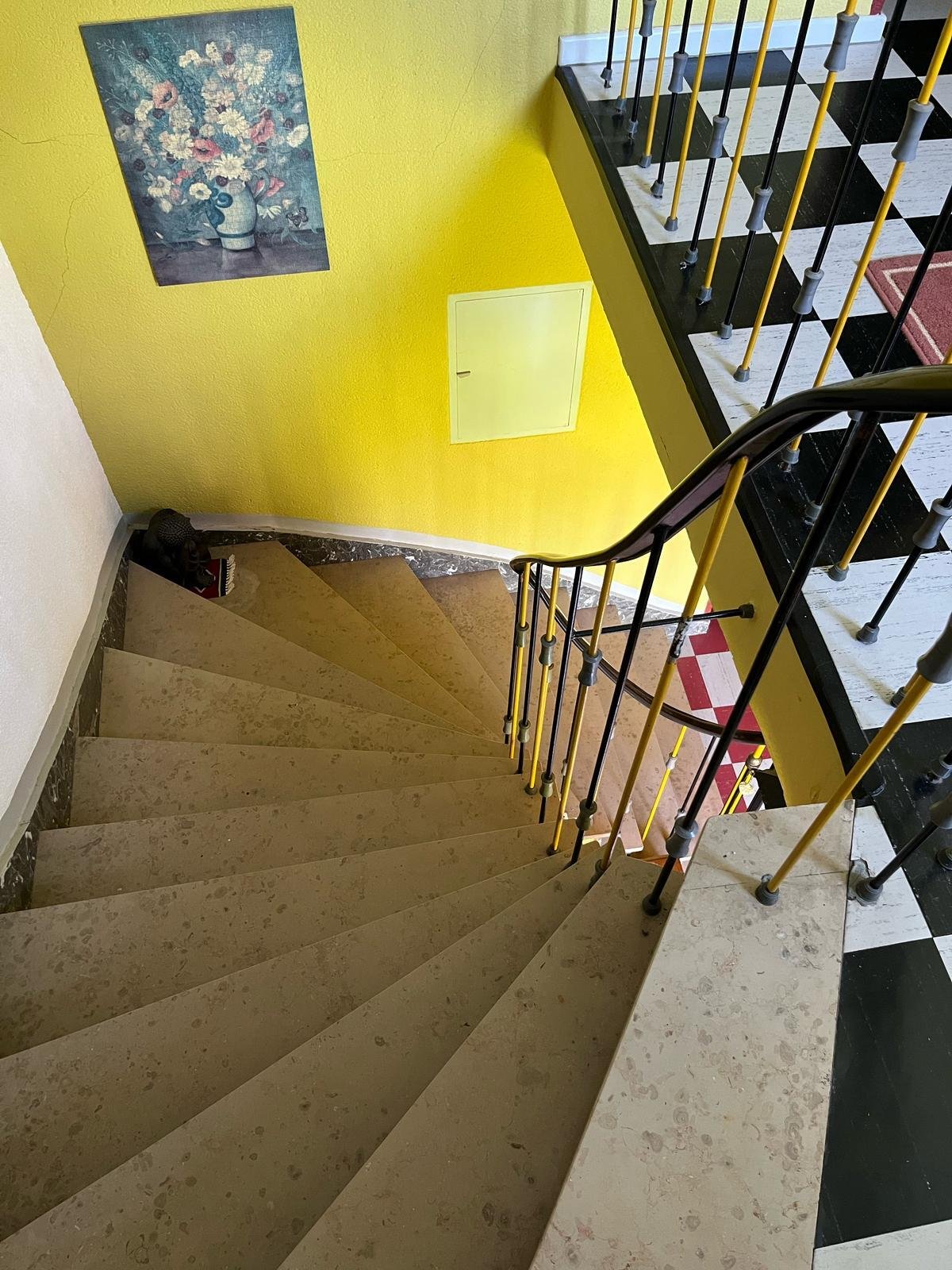 DÜPPENWEILER : FAMILIENFREUNDLICHER Grundriss mit Potential und großer TERRASSE !