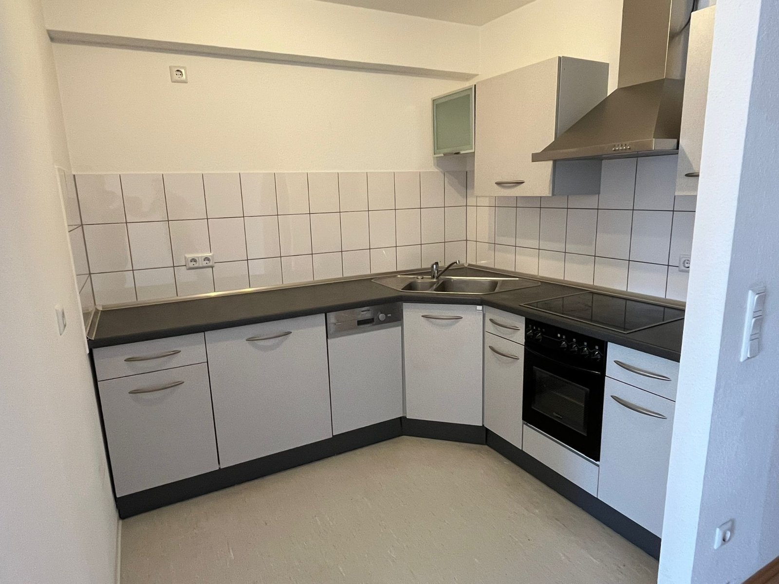 LEBACH : Gepflegte 1 ZKB - Wohnung mit Fahrstuhl und Einbauküche !