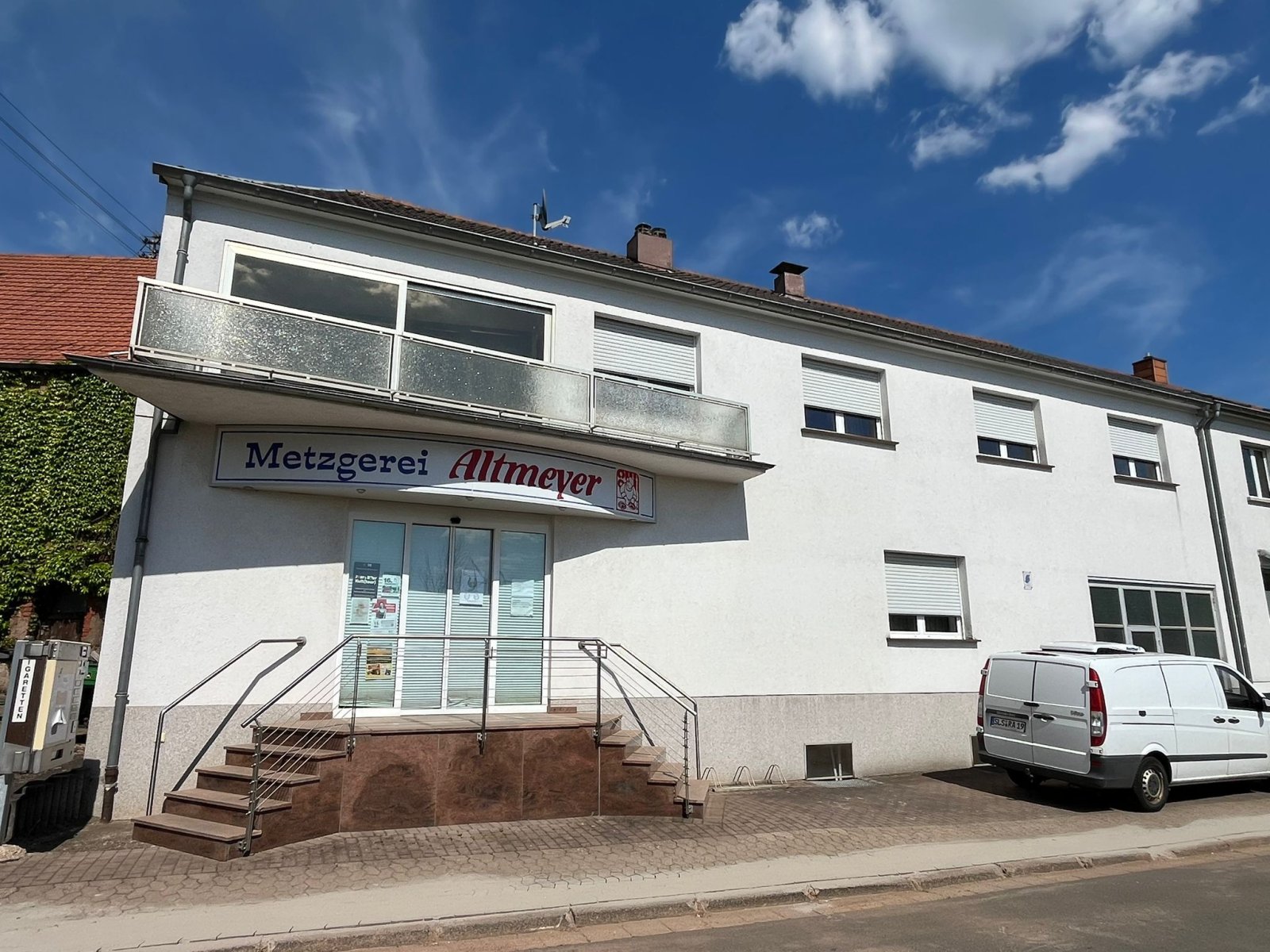 GRESAUBACH : Wohn- und Geschäftshaus mit seit 1958 bestehender = TRADITIONSMETZGEREI = !