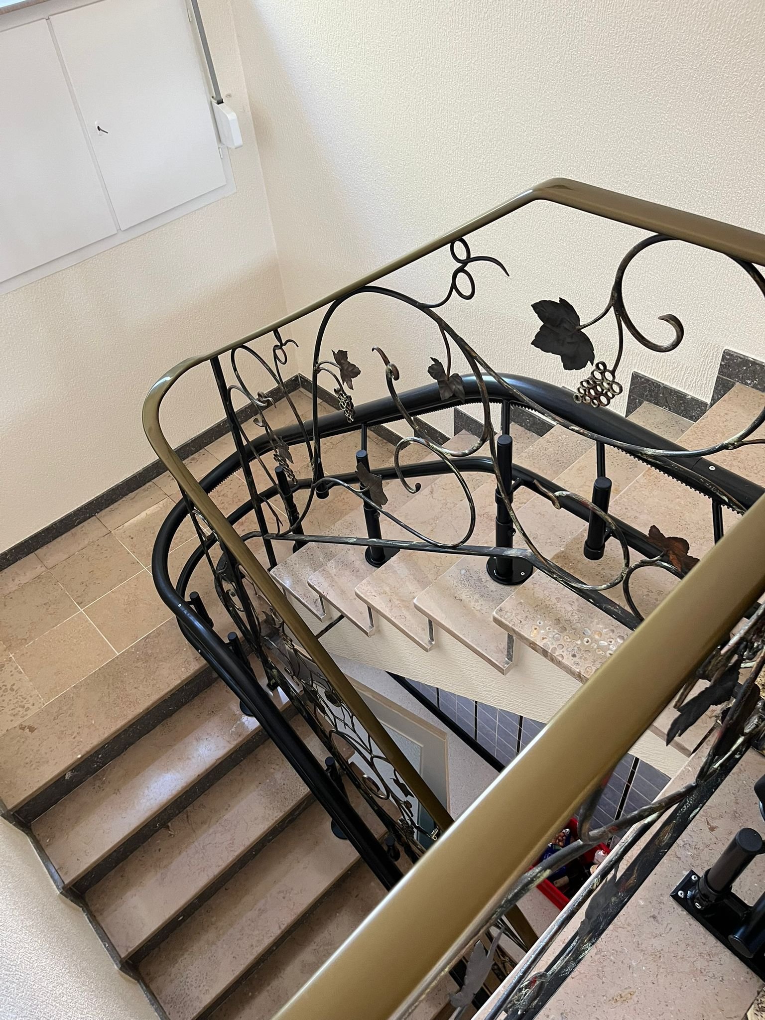 GRESAUBACH : Wohn- und Geschäftshaus mit seit 1958 bestehender = TRADITIONSMETZGEREI = !