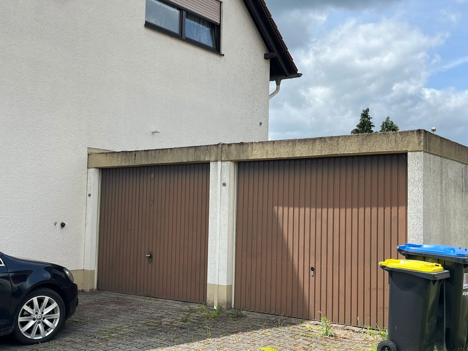 REHLINGEN : Vermietetes 4 - FAMILIENHAUS mit 5 GARAGEN in gefragter WOHNLAGE !