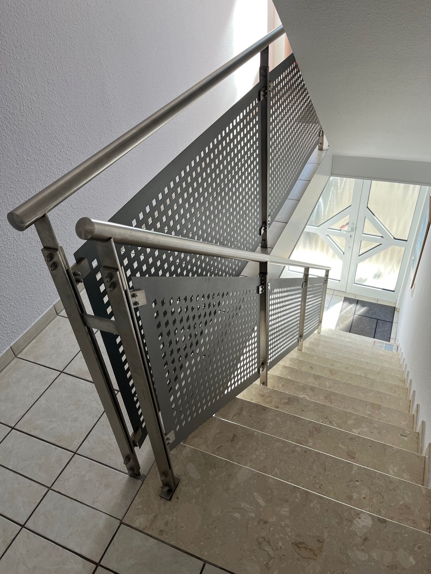 GRESAUBACH : 1994 KOMPLETT saniertes Wohn- & Geschäftshaus mit 4 Wohnungen !