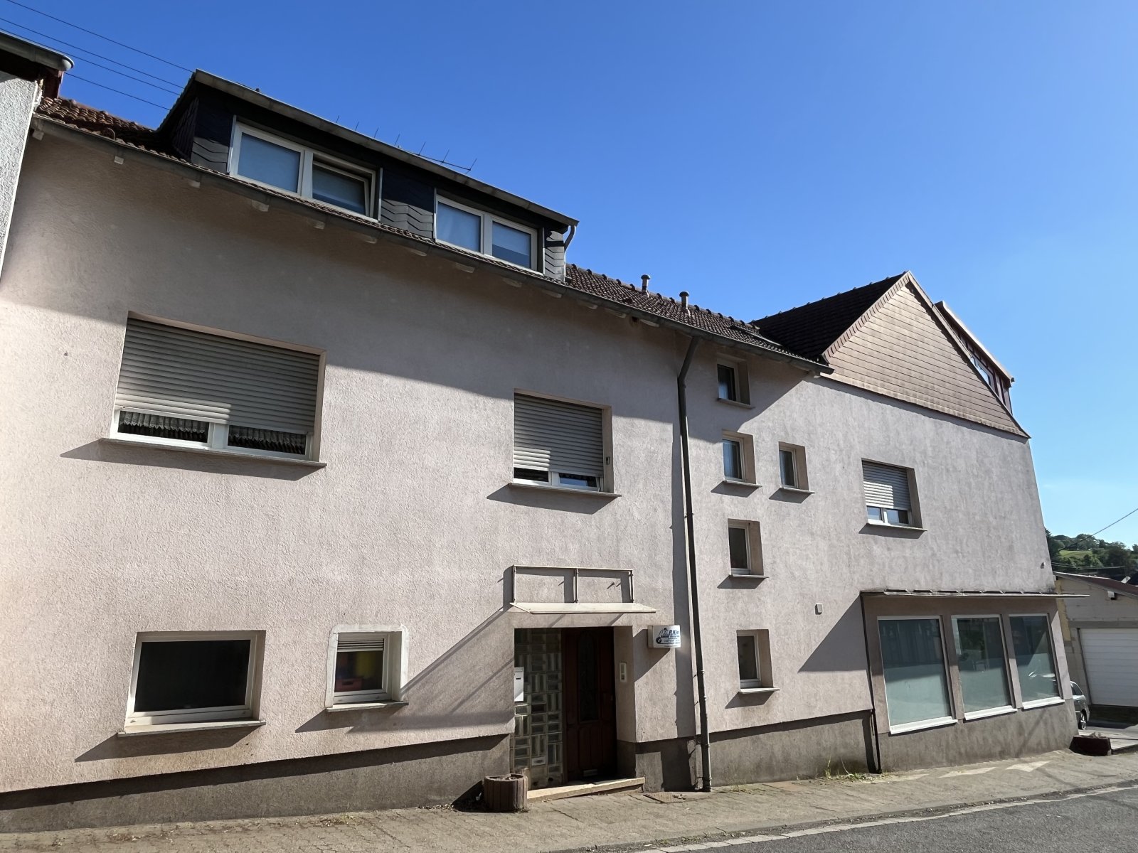 GRESAUBACH : 1994 KOMPLETT saniertes Wohn- & Geschäftshaus mit 4 Wohnungen !