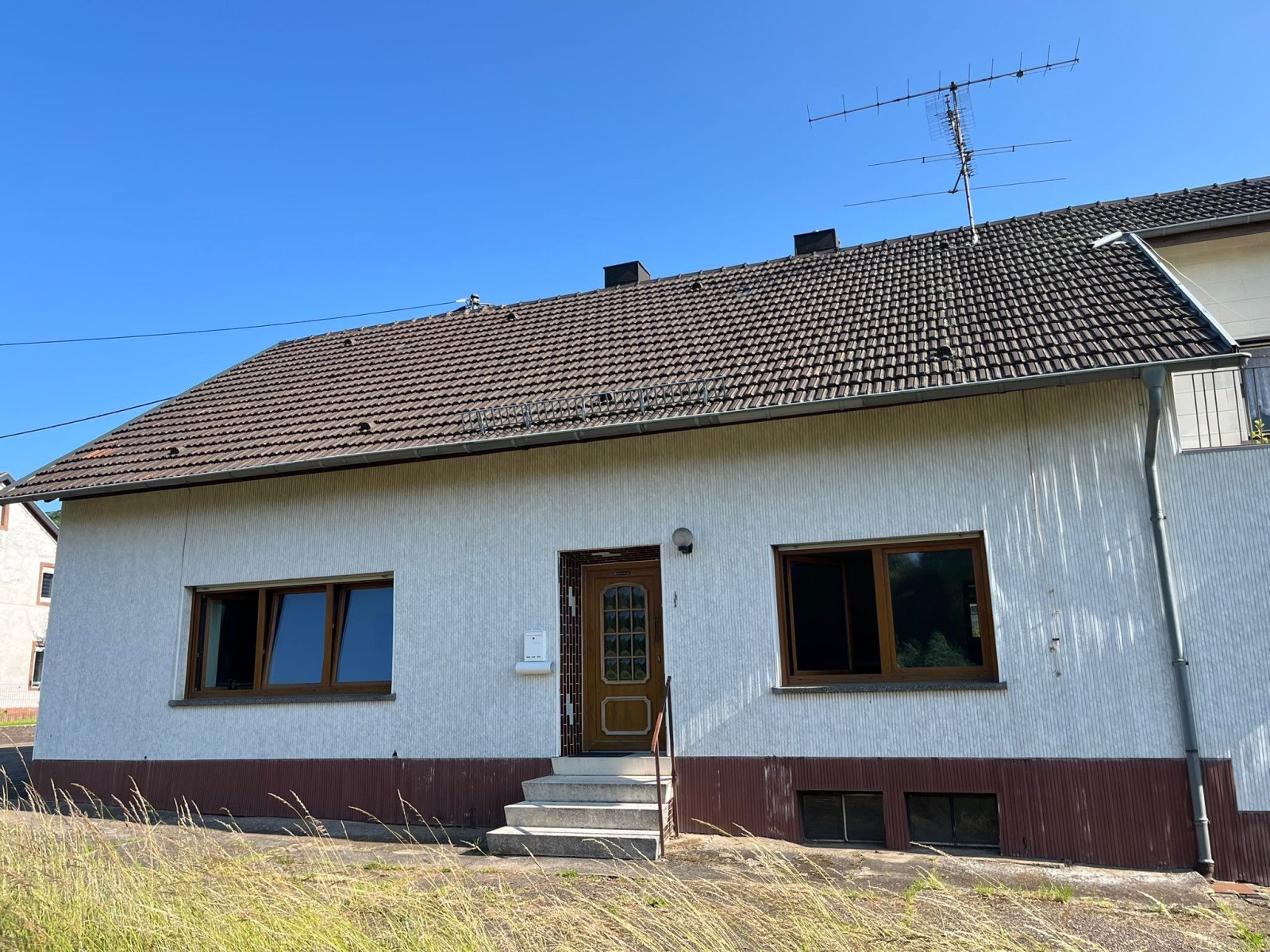 ÜBERROTH : Handwerkerobjekt mit POTENTIAL und 2019 m² Grundstück !