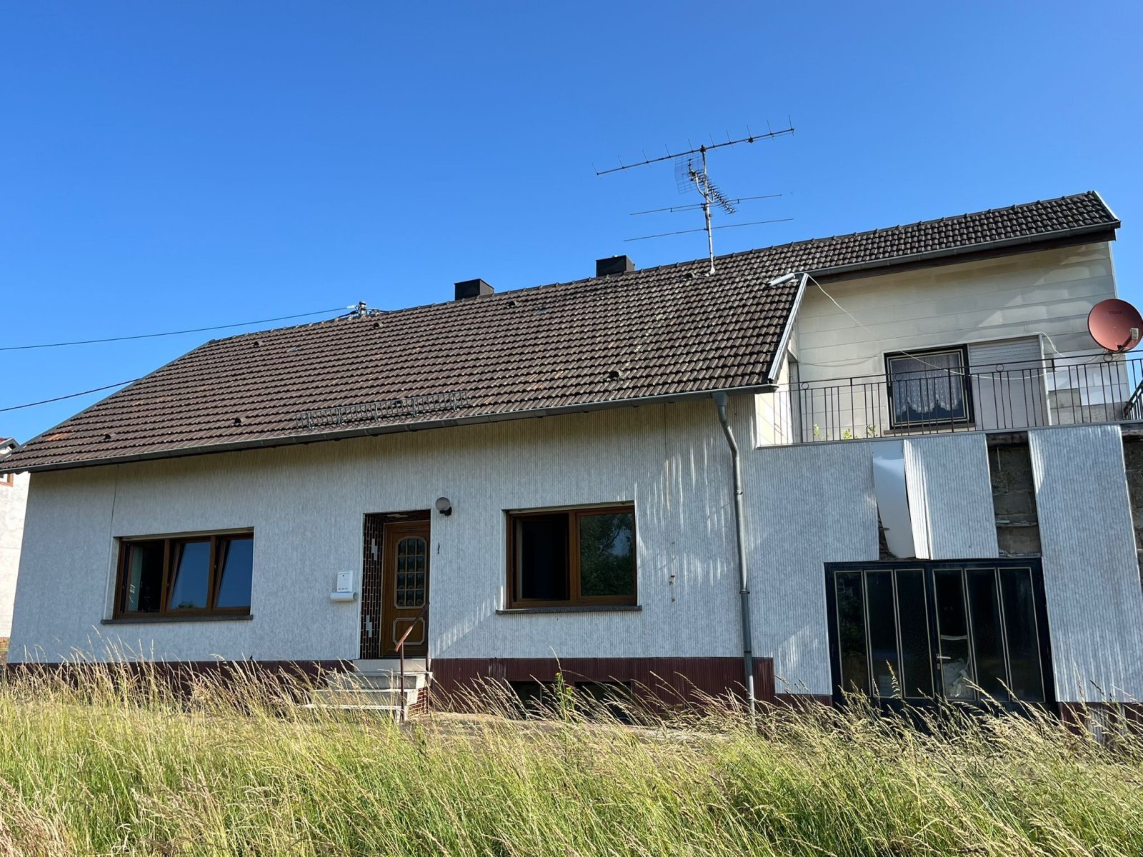 ÜBERROTH : Handwerkerobjekt mit POTENTIAL und 2019 m² Grundstück !