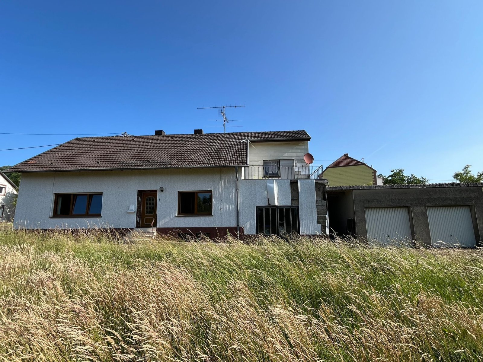 ÜBERROTH : Handwerkerobjekt mit POTENTIAL und 2019 m² Grundstück !