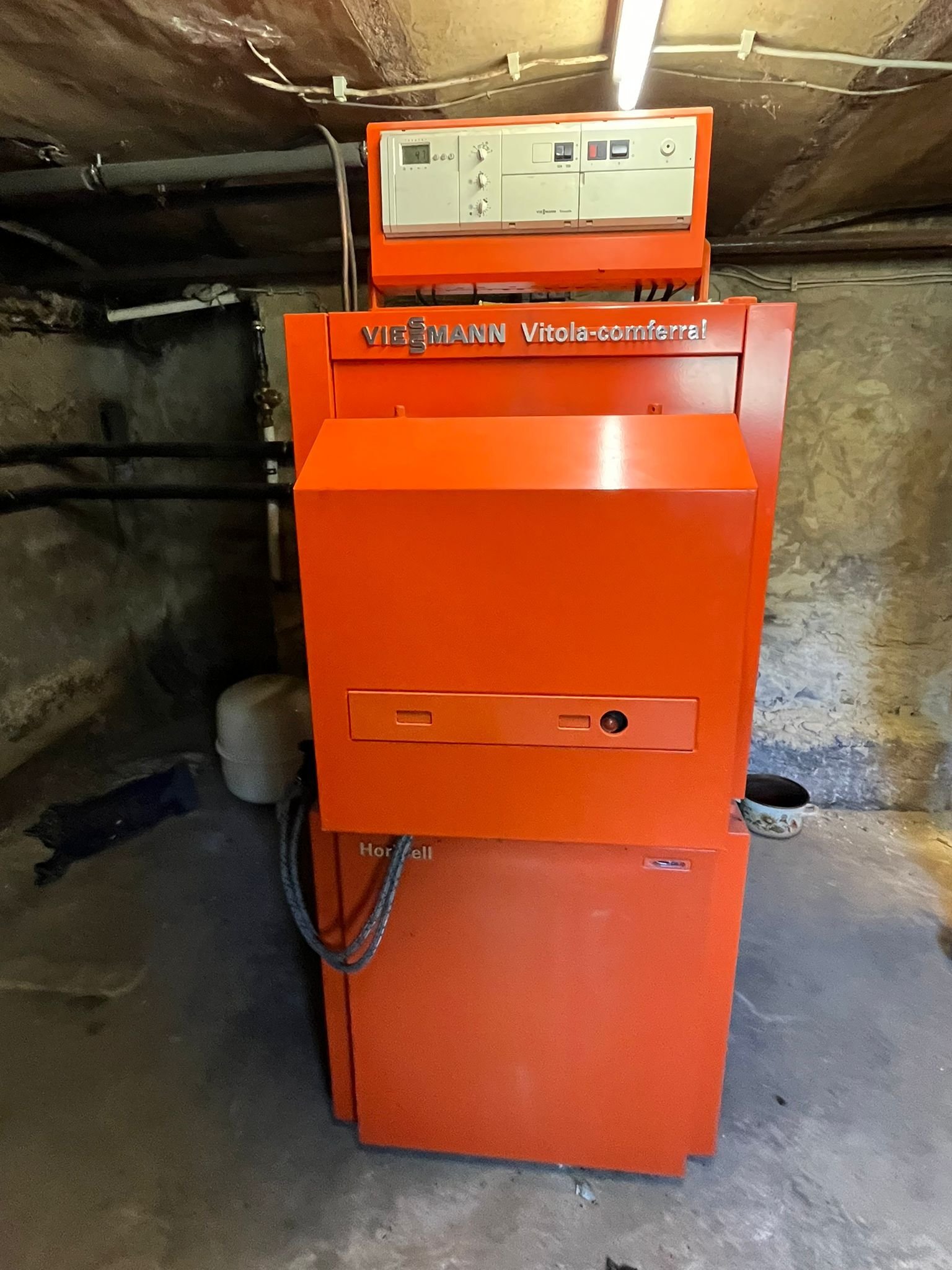 ÜBERROTH : Handwerkerobjekt mit POTENTIAL und 2019 m² Grundstück !