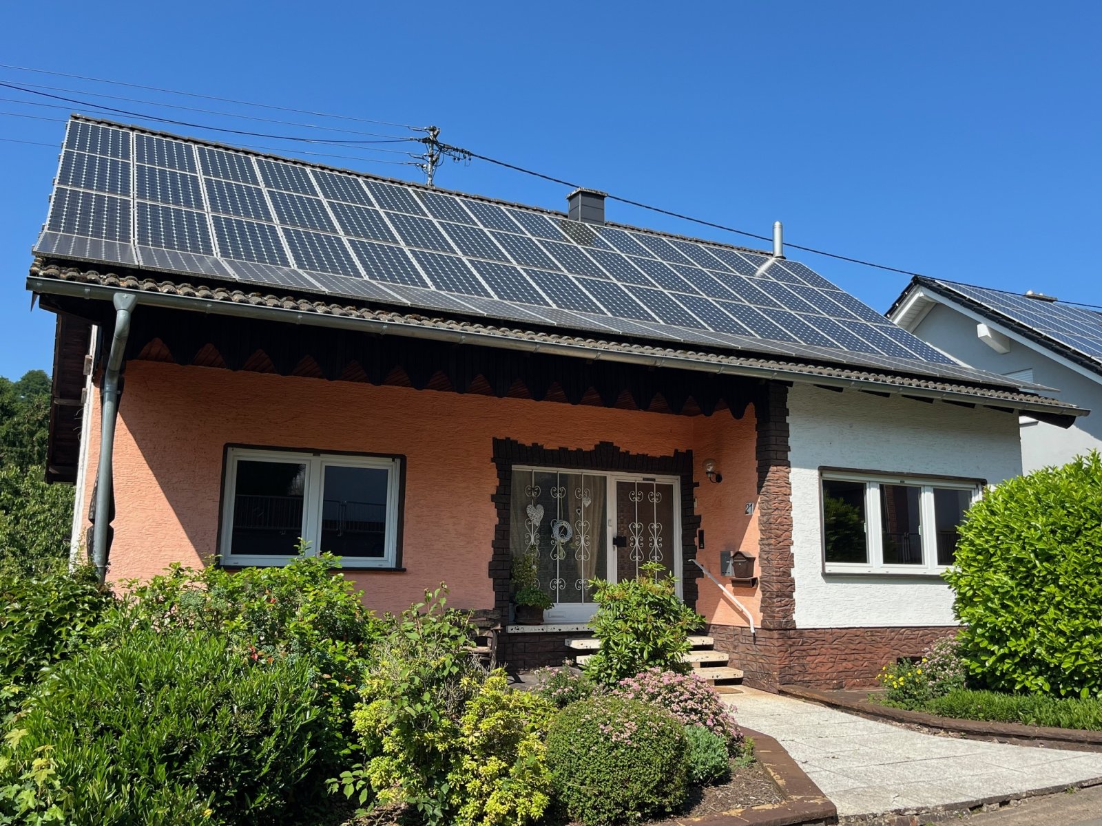 LIMBACH : 1 - 2 Familienhaus mit PHOTOVOLTAIK - ANLAGE in RUHIGER Lage !