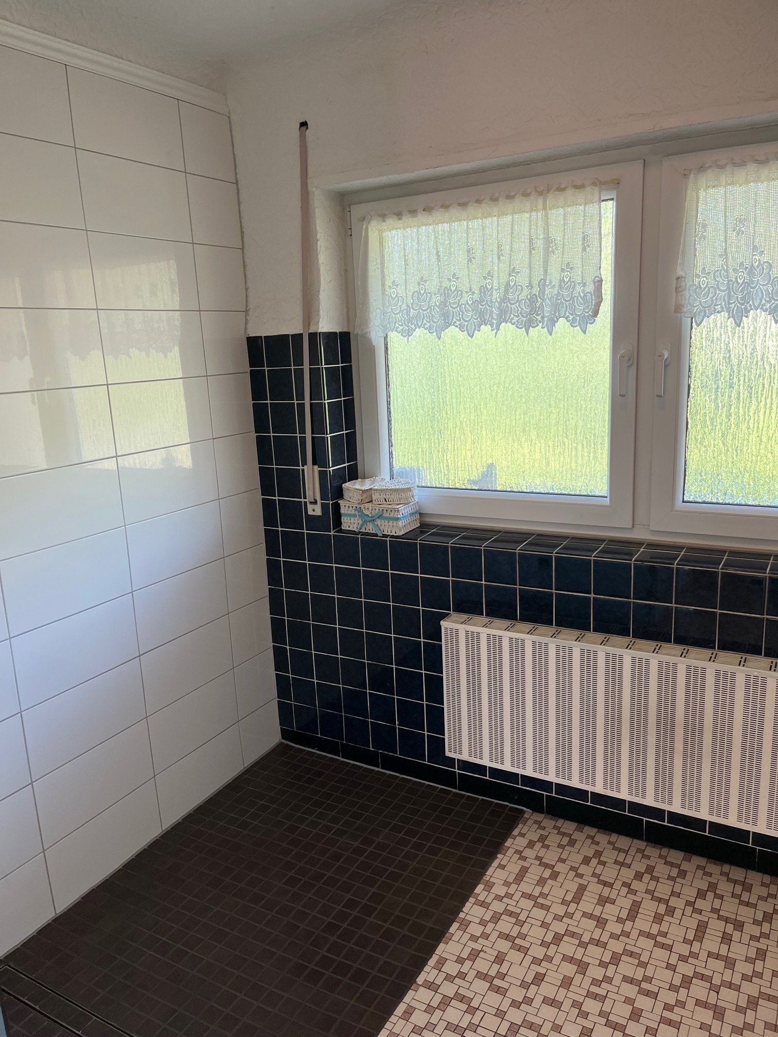 LIMBACH : 1 - 2 Familienhaus mit PHOTOVOLTAIK - ANLAGE in RUHIGER Lage !