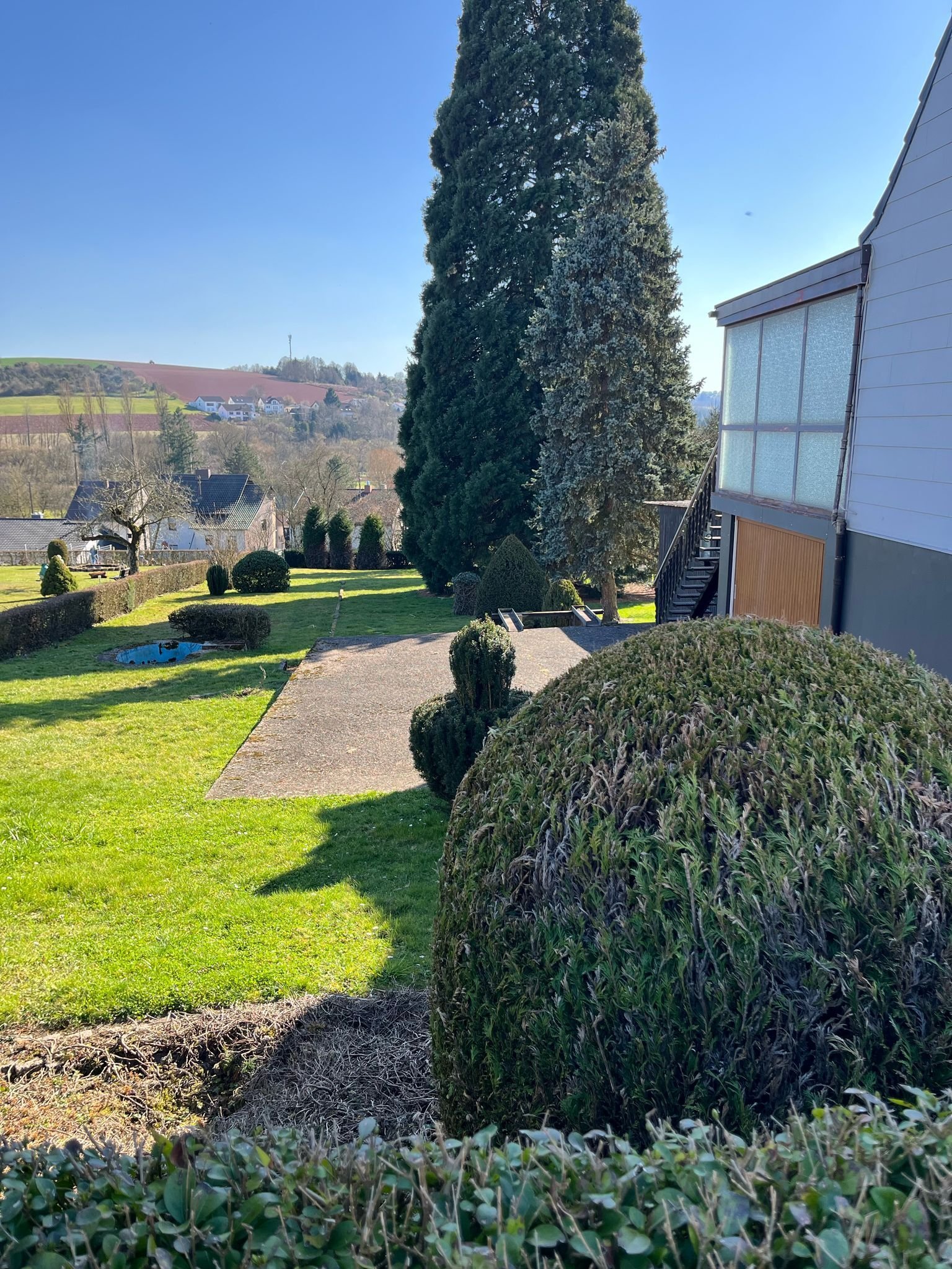 LEBACH : KLEINES Haus mit ANBAU - POTENTIAL und 1506 m² TRAUMGRUNDSTÜCK !