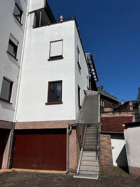 WIESBACH : Ca. 130 m² Büro- / Praxisfläche mit 4 Stellplätzen zur individuellen NUTZUNG ! !