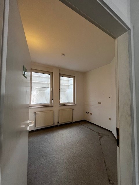 WIESBACH : Ca. 130 m² Büro- / Praxisfläche mit 4 Stellplätzen zur individuellen NUTZUNG ! !