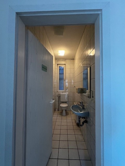 WIESBACH : Ca. 130 m² Büro- / Praxisfläche mit 4 Stellplätzen zur individuellen NUTZUNG ! !