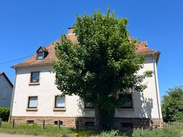 LEBACH : Solides vermietetes 4 - Familienhaus mit CHARAKTER und POTENTIAL !
