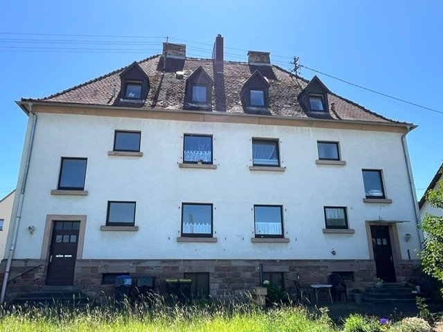 LEBACH : Solides vermietetes 4 - Familienhaus mit CHARAKTER und POTENTIAL !