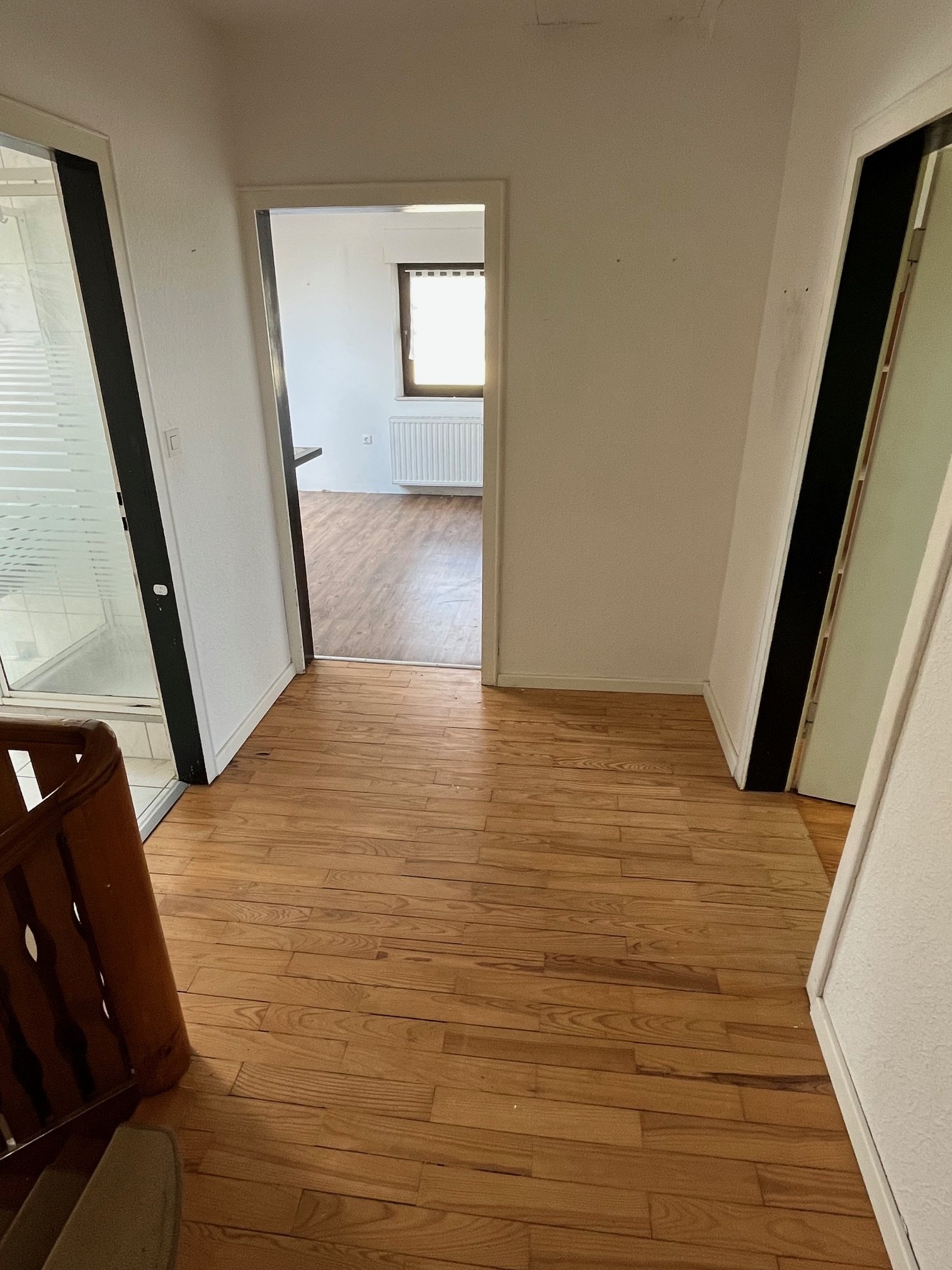 DÖRSDORF : SOLIDES 1 - 2 Familienhaus mit schönem GRUNDSTÜCK !