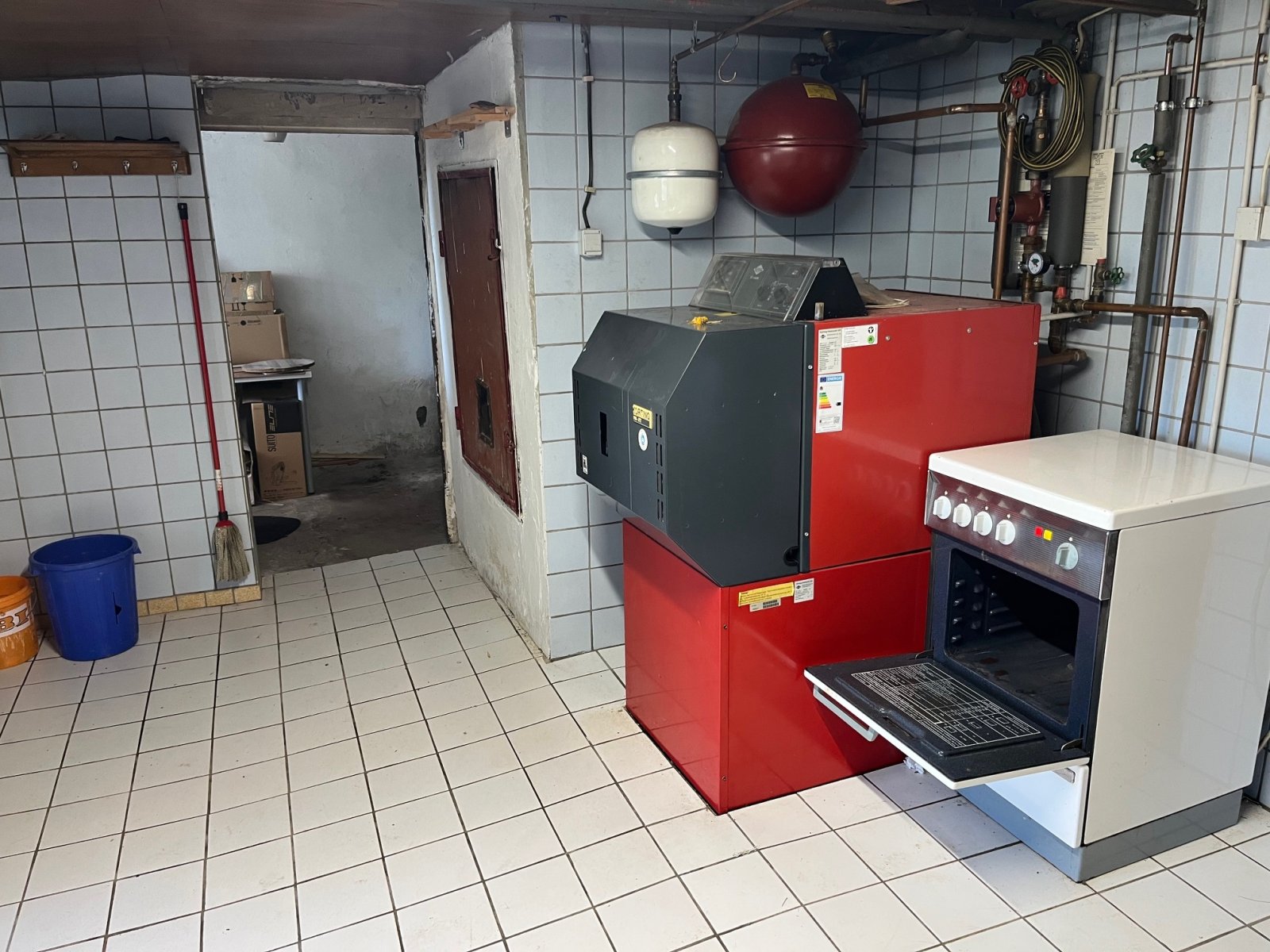 DÖRSDORF : SOLIDES 1 - 2 Familienhaus mit schönem GRUNDSTÜCK !