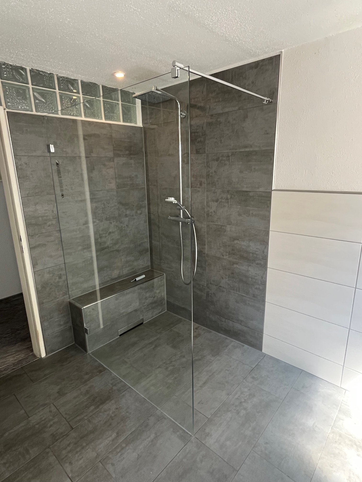 NEUNKIRCHEN : SANIERTE 3 ZKB - Wohnung mit Terrasse, Garage und Photovoltaik - Anlage !