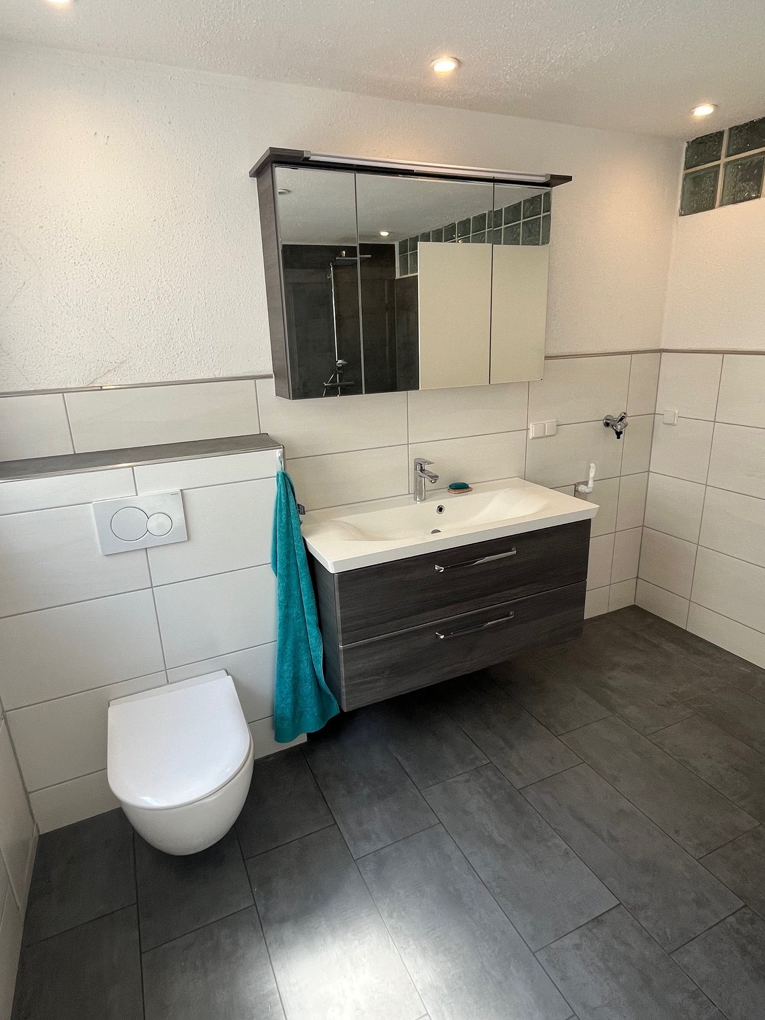 NEUNKIRCHEN : SANIERTE 3 ZKB - Wohnung mit Terrasse, Garage und Photovoltaik - Anlage !