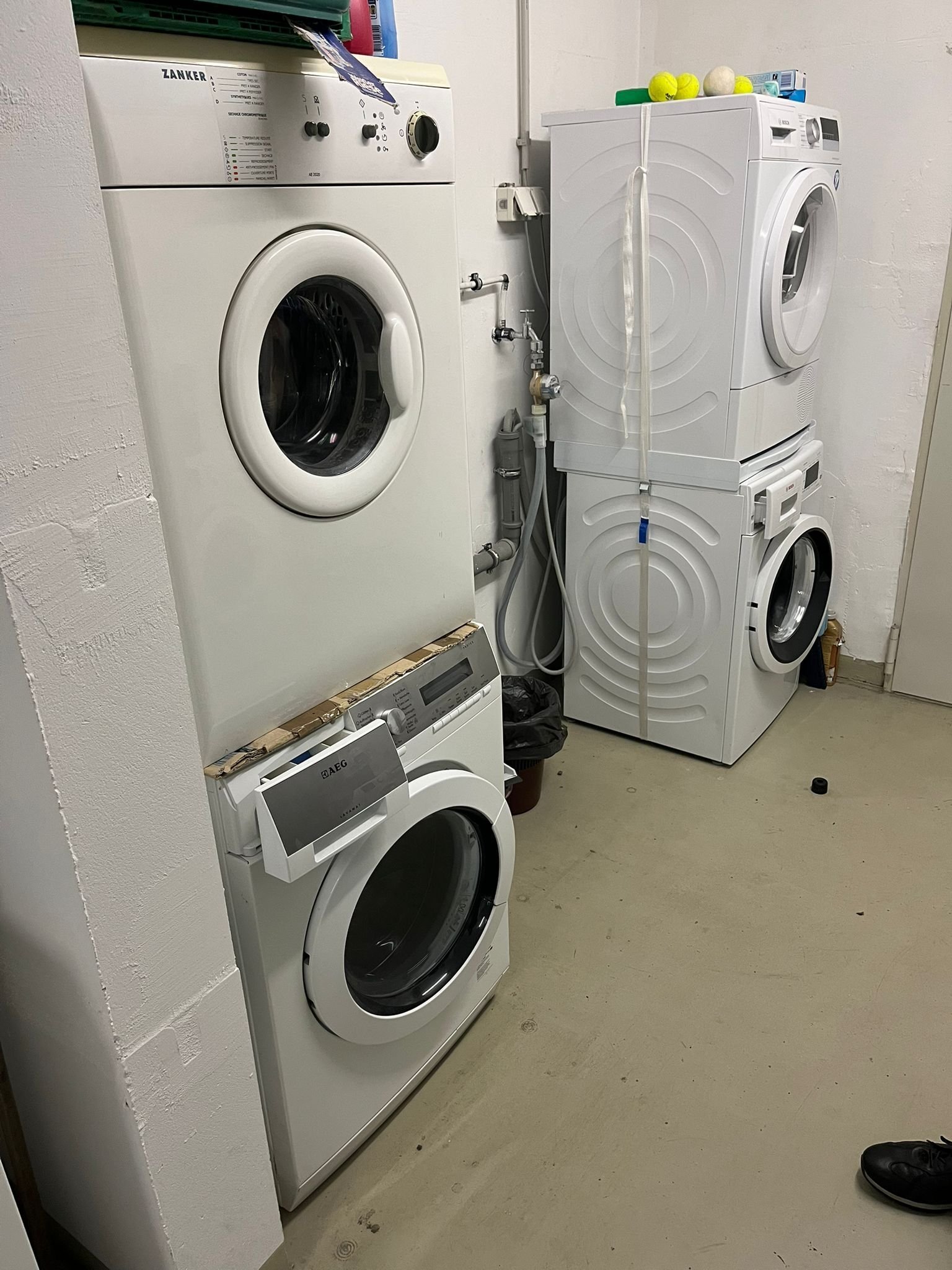 STEINBACH : Ebenertige Gewerbefläche ( 85m² ) mit 2 Stellplätzen warten auf NEUE Nutzung !