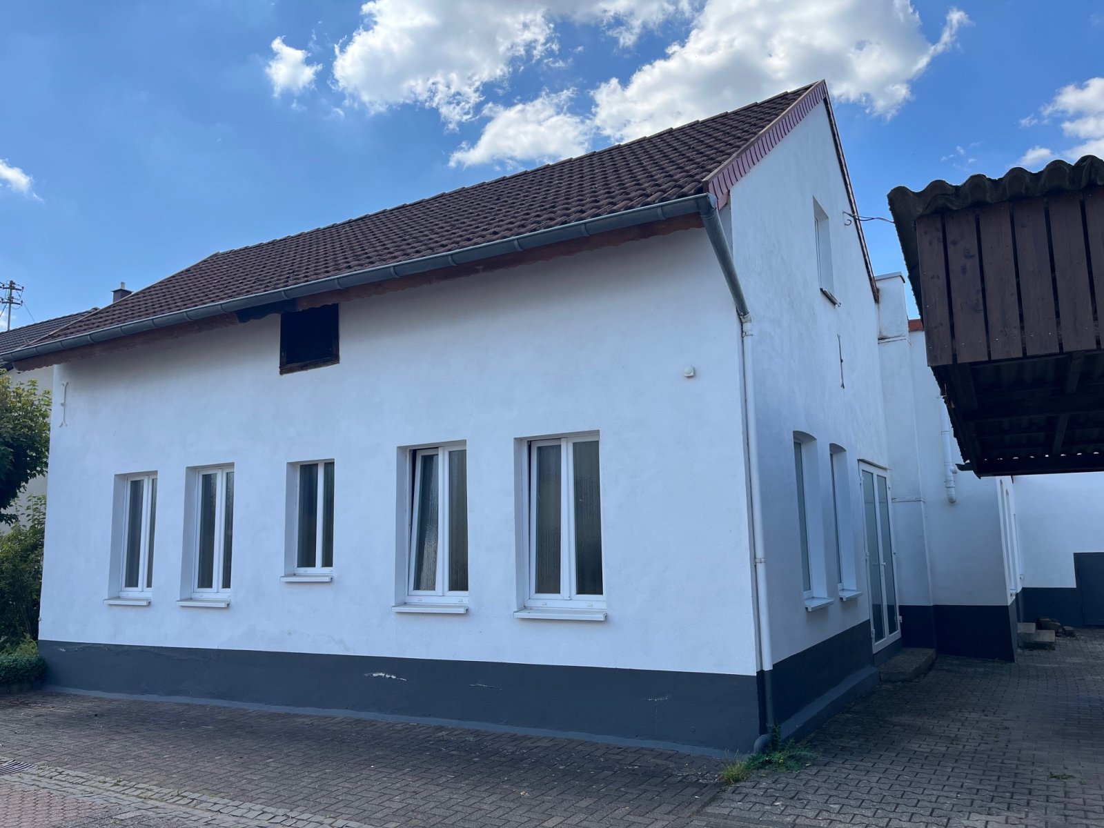 HÜTTERSDORF : KAPITALANLAGE mit 2 Familienhaus + 1 Familienhaus + HALLE + LAGER !