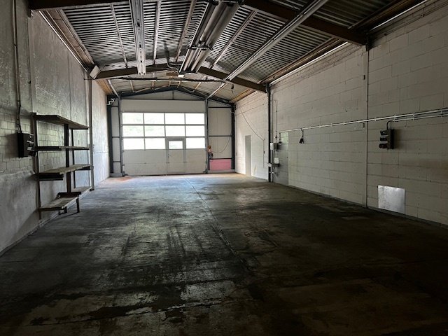 HASBORN : Ca. 150 m² HALLE oder LAGERFLÄCHE zur individuellen Nutzung !