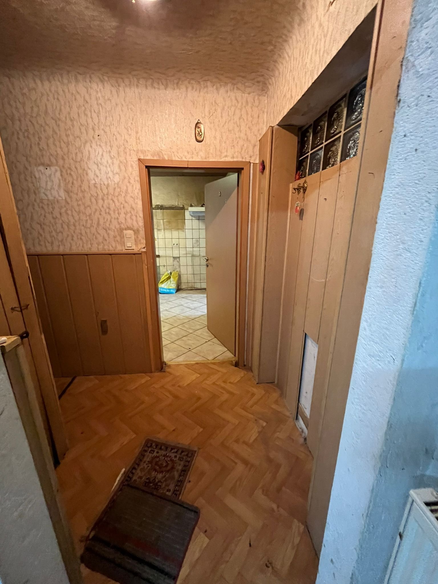 EIDENBORN : SANIERUNGSOBJEKT mit POTENTIAL und 1060 m² GRUNDSTÜCK !  !