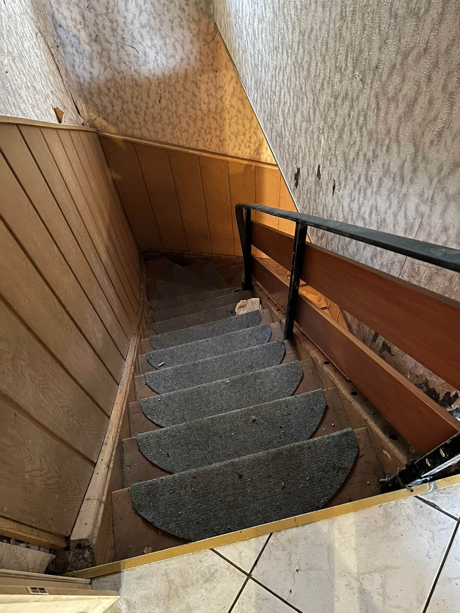 EIDENBORN : SANIERUNGSOBJEKT mit POTENTIAL und 1060 m² GRUNDSTÜCK !  !