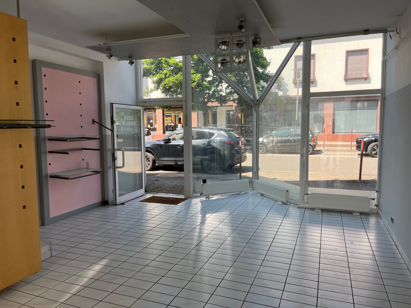 SCHMELZ : GEWERBE - BÜRO - PRAXISFLÄCHE über 2 ETAGEN  in ZENTRUM !