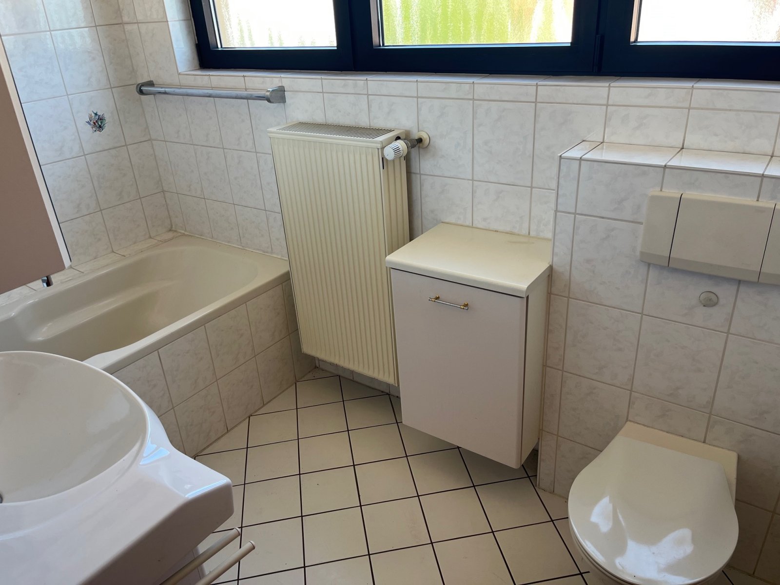 STEINBACH : Solides HAUS mit POTENTIAL , Garage und schönem GARTEN !